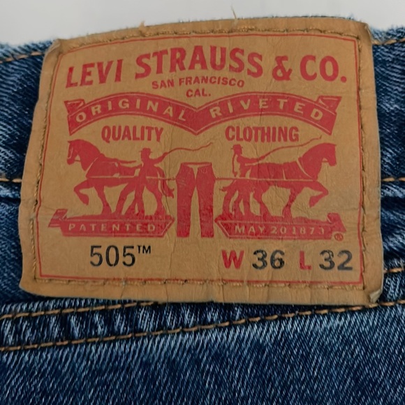 Mens 505 Levi Jeans. Size 36W by 32L. - Picture 3 of 4